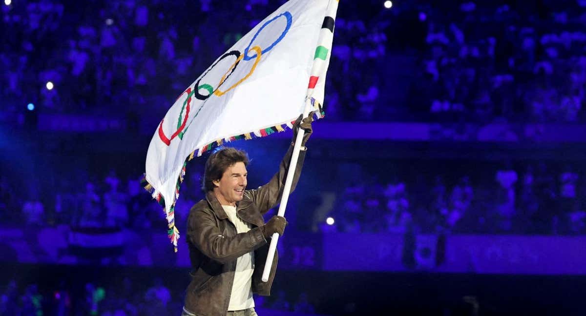 Tom Cruise recoge la bandera ol</p><p>ímpica.