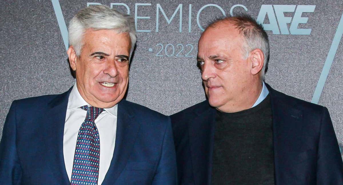 Pedro Rocha (RFEF) y Javier Tebas (LaLiga), en un acto esta temporada.