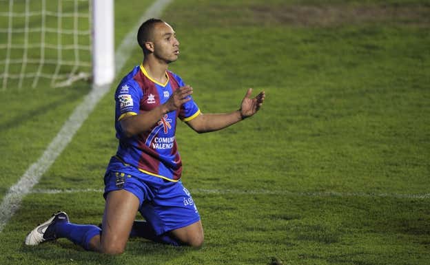 El Zhar en un partido contra el Levante. AFP