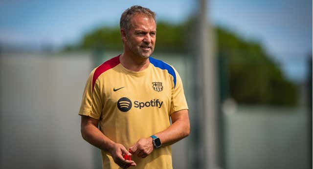 El orden de Flick contra el caos del club: el Barça llega derrapando a Mestalla