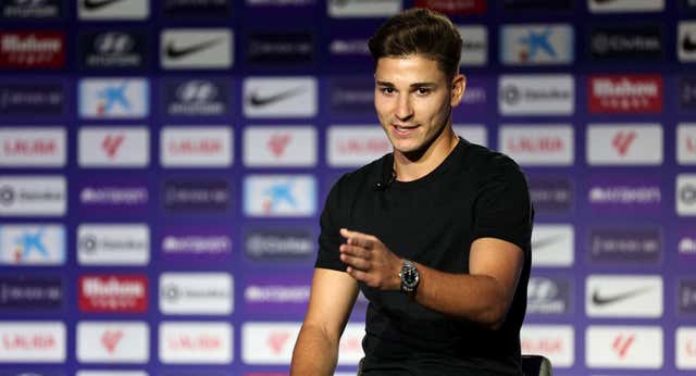 El Atlético le permite a Julián Alvarez dar el paso adelante que buscaba en su carrera, aunque avisa: «No me siento un superhéroe»