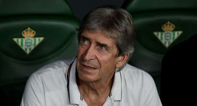 Pellegrini señala a la puntería… mientras aguarda un delantero