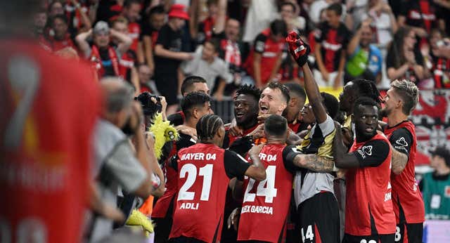 Otra heroicidad del Bayer de Xabi Alonso: ¡campeón de la Supercopa remontando con uno menos!
