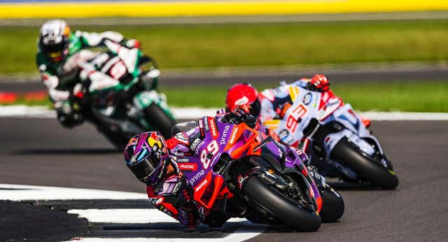 Jorge Martín se lleva una pole de récord y Marc Márquez amenaza desde la tercera posición