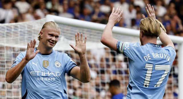El Manchester City de Pep Guardiola gana sin despeinarse y pone la primera piedra de su propia historia