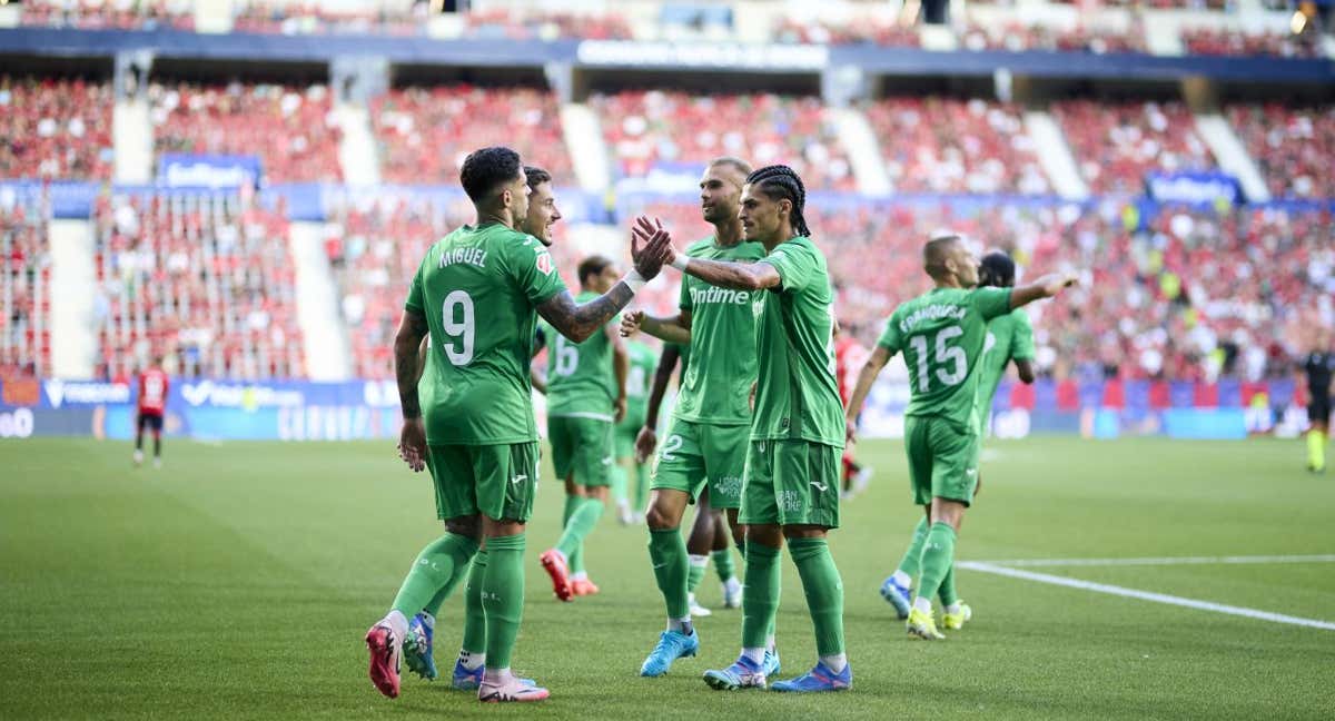Jugadores del Leganés celebran el 0-1 conseguido este sábado en El Sadar.