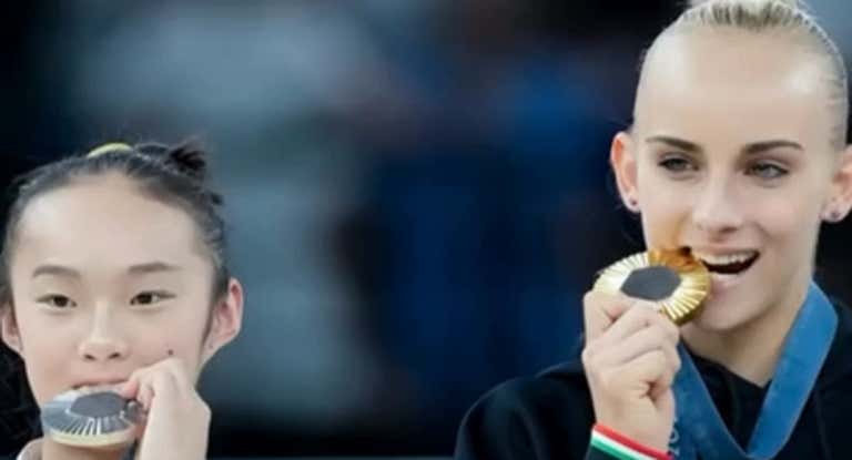 La gimnasta china Zhou Yaqin ha vuelto a trabajar en el restaurante familiar después de su medalla.