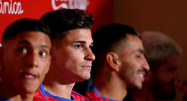 Nahuel, Julián Álvarez, Correa y De Paul en el banquillo de La Cerámica.