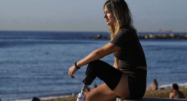 Fiona Pinar : “La Seguridad Social te cubre una prótesis para el día a día, pero si no puedo correr ni bañarme con ella no se adapta a mi estilo de vida”