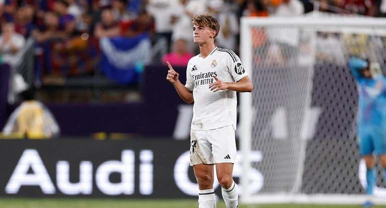 Nico Paz durante la pretemporada con el Real Madrid.