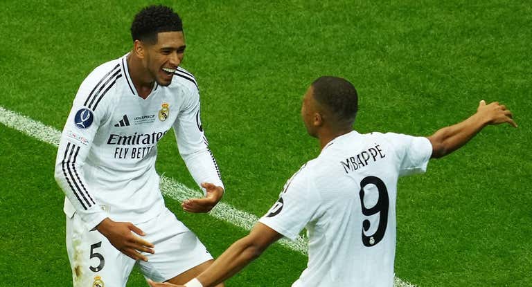 Bellingham celebra el gol de Mbappé en la Supercopa de Europa.