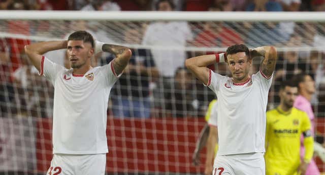 El Sevilla (se) golpea y el Villarreal resiste para acabar coronándose gracias a Ayoze y Diego Conde