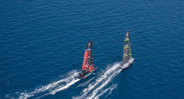Burling y Spithill sacan el manual de las presalidas