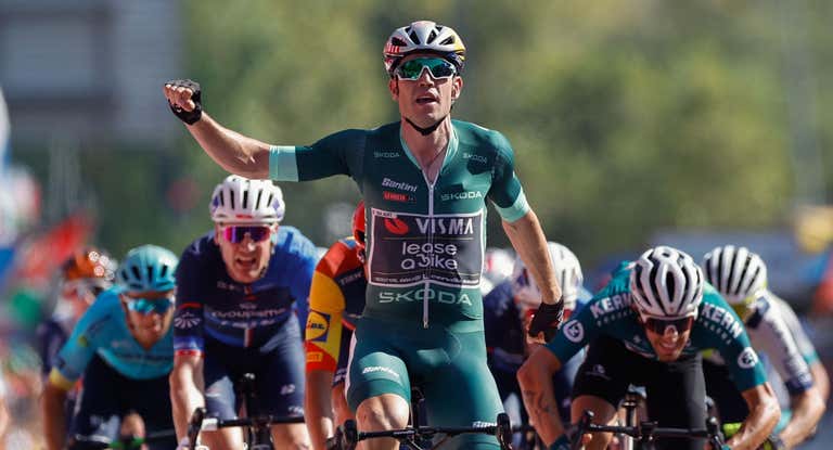 Van Aert celebra su segunda victoria.