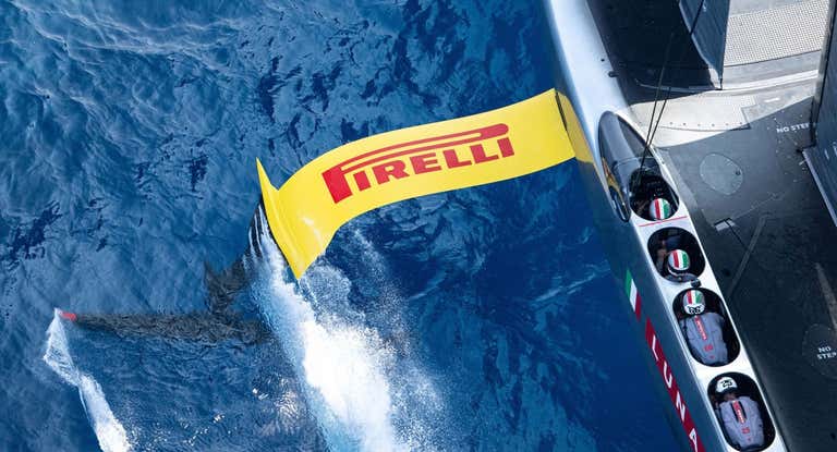 Espectacular imagen aérea del Luna Rossa.