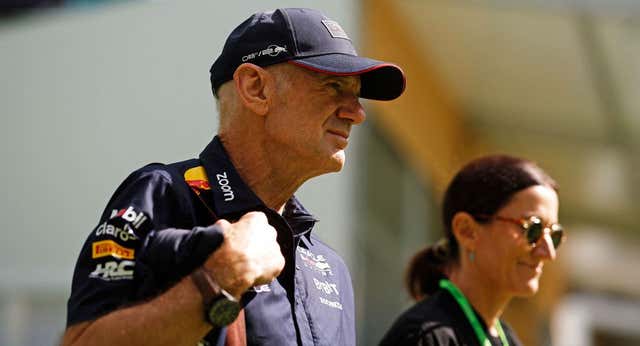 Ferrari se acuerda de Adrian Newey y el PSG… y en Aston Martin se dan por aludidos: «¿Le vas a decir que no a Messi?»