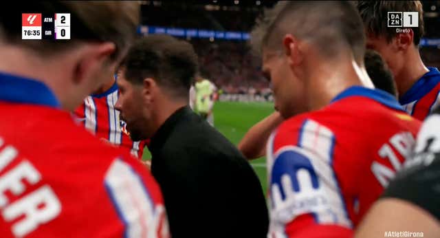 Lo que hay detrás del famoso ‘micro’ que se cuela en las charlas: está pactado, hay límite y la ‘cobra’ de Simeone sí cuenta