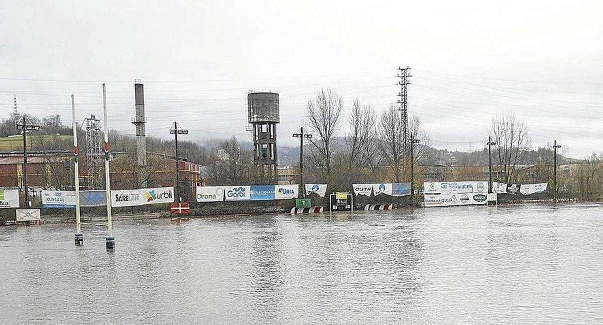 Campo de rugby inundado de Landare Toki.