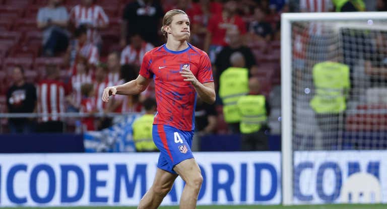 Conor Gallagher, antes de un partido con el Atlético.
