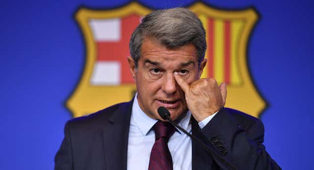 Laporta ya puede firmar un principio de acuerdo con Nike, pero LaLiga sólo aceptará un contrato cerrado, mientras el resto de los clubes mira con lupa al Barça