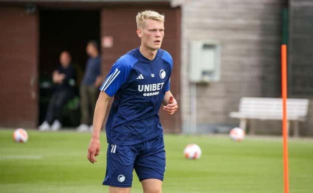 Orri Oskarsson es el delantero que quiere la Real Sociedad.  AFP