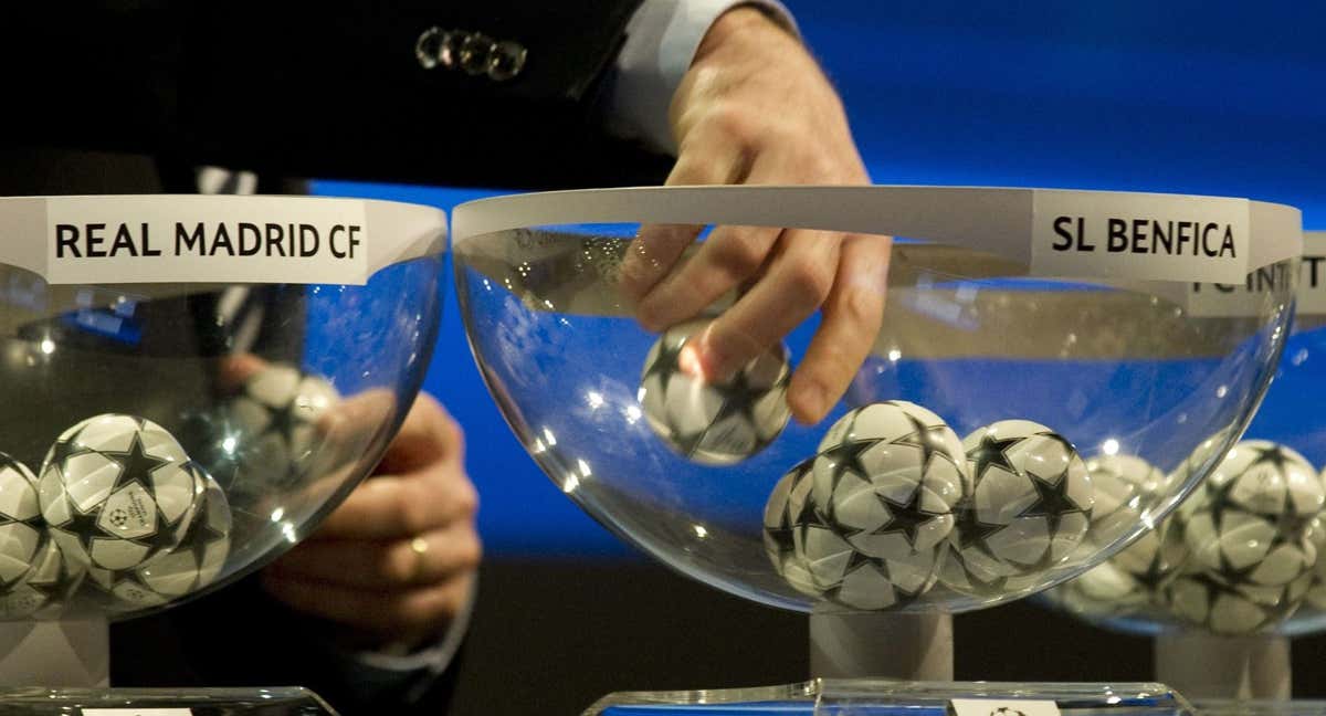 Imagen del sorteo de las eliminatorias de la Champions League 2011.