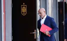 De la Fuente cuenta con 19 de la Euro, sin Nacho, Merino ni oros de París y con muchas sorpresas: Mingueza, Pau, Pepelu y Yéremy