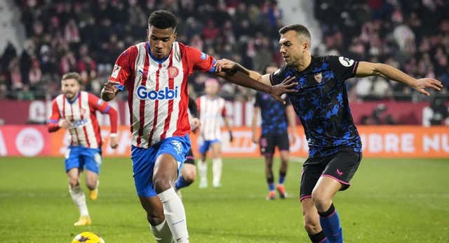 Joan Jordán se marcha cedido al Alavés y el Sevilla inscribirá a Barco