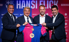 Los vaivenes de Laporta y Deco dejan a Flick una plantilla descompensada