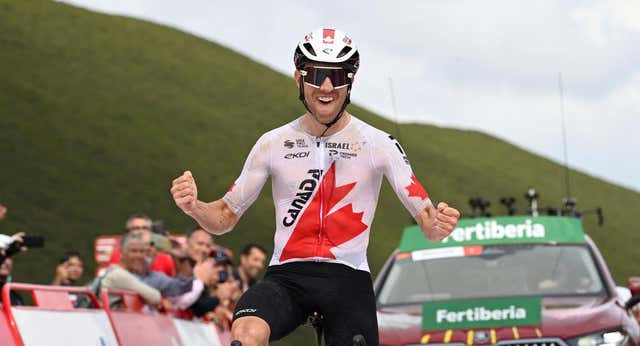 Woods derrota al mejor ciclista de La Vuelta en Ancares, donde O’Connor continúa cediendo