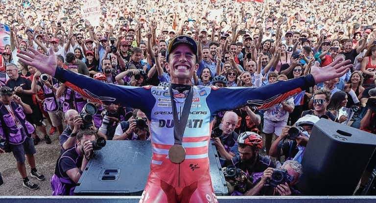 Marc Márquez tras ganar en la sprint.