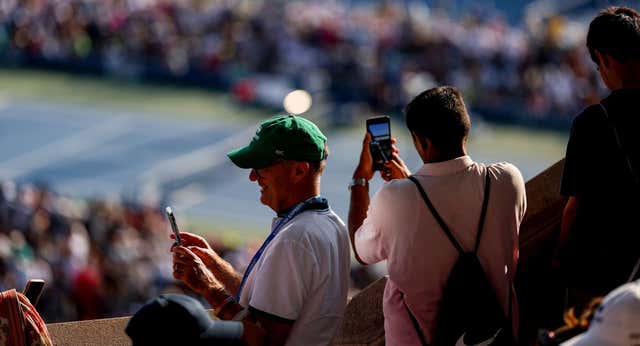 El acoso a los tenistas en redes tiene muy difícil solución: «No conviene cortarlo porque hay mucho dinero en juego»