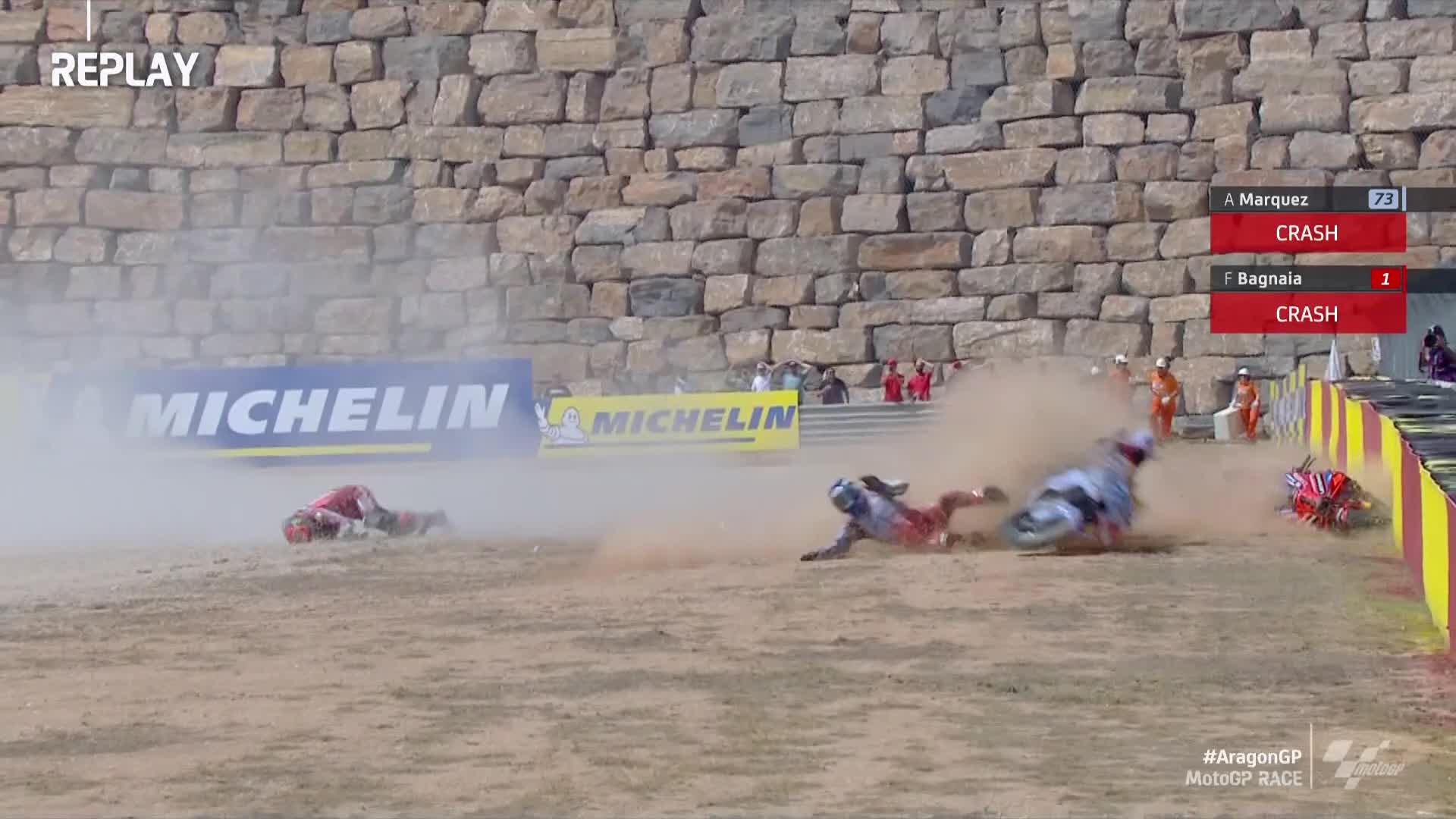 Momento de la caída de Bagnaia y Alex Márquez