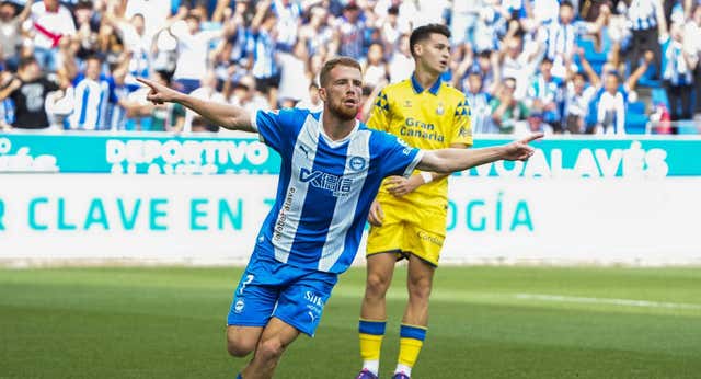 Toni Martínez y Carlos Vicente mandan a Las Palmas al parón sin conocer la victoria