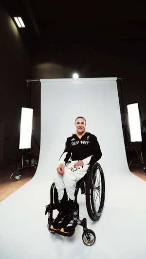 Edina Muller, jugadora de baloncesto alemana.  Adidas