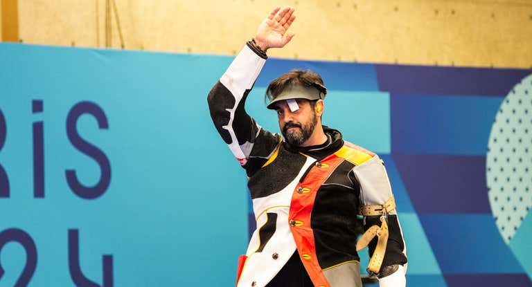 Juan Antonio Saavedra, tras lograr el bronce en los Juegos Paralímpicos de París.