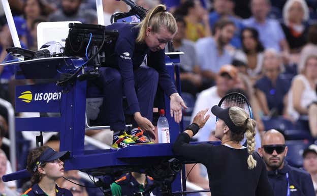 Momento de la discusión entre Kalinskaya y la juez de silla.  Getty