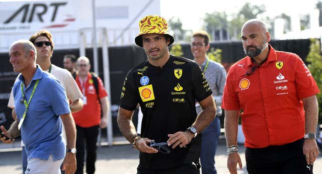 Carlos Sainz  cree más que nunca en su Ferrari: “En Bakú y Singapur se puede ganar”