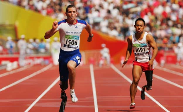John McFall, a la izquierda, bronce en los 100 m de Pekín 2008.  Getty
