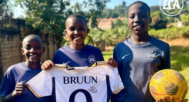Signe Bruun abandera el gesto más solidario del Real Madrid en Uganda que ha recaudado más de 3.000€