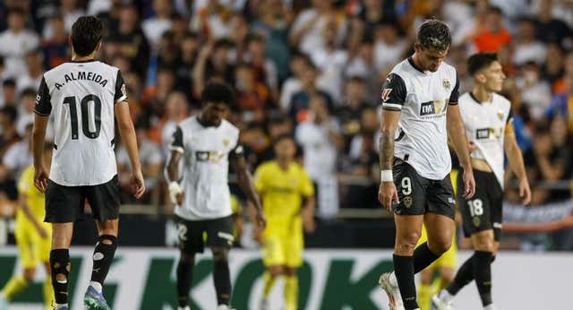 Mestalla vive la peor racha desde el descenso sin pitos al equipo o a Baraja, pero sí a Lim y a la directiva