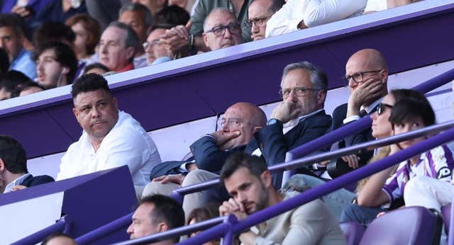 Un mercado decepcionante desencadena la ira de la afición del Valladolid: «Ronaldo go home»