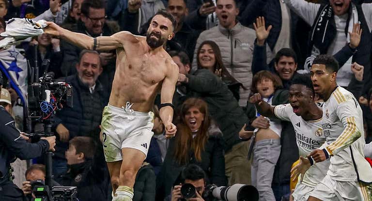 Carvajal celebra un gol con el Madrid junto a Vinicius y Bellingham.