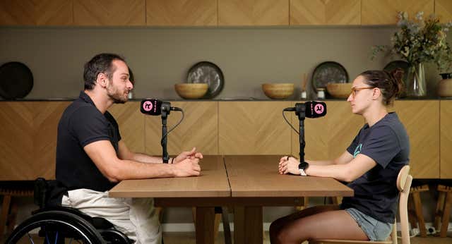 María Delgado y la realidad de ser una ciega sin bastón: «Preguntas ‘¿qué autobús viene?’ Y te dicen ‘¿no lo ves o qué?’»