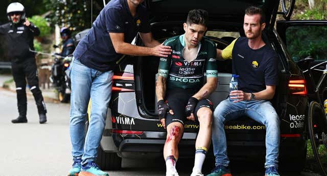 Van Aert permanece ingresado en Bélgica y no correrá más esta temporada: “Está muy bajo de moral”