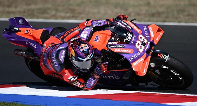 Jorge Martín, más líder tras ganar en casa de Bagnaia gracias a una salida portentosa