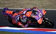 Jorge Martín, más líder tras ganar en casa de Bagnaia gracias a una salida portentosa