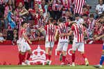 El Sporting se da un homenaje en El Molinón y suma su primera victoria en un derbi intenso