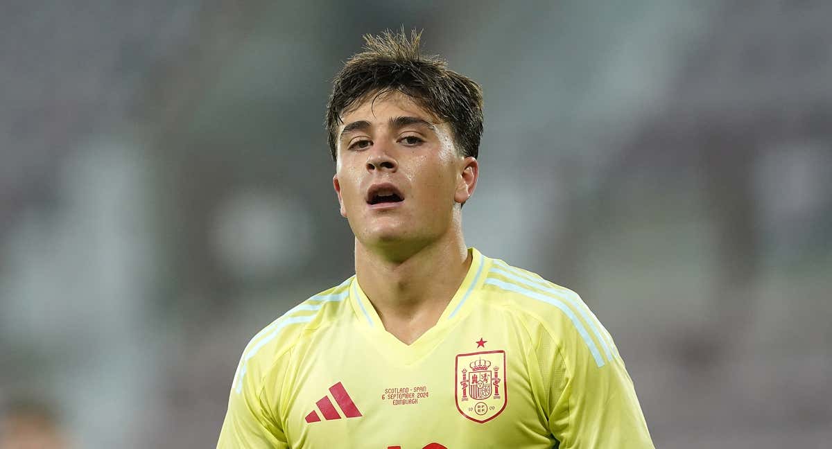 Pablo Torre durante el partido ante Escocia con la Sub-21.