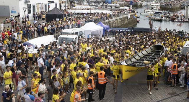 Urdaibai reconquista La Concha sin oposición en otro domingo de gloria